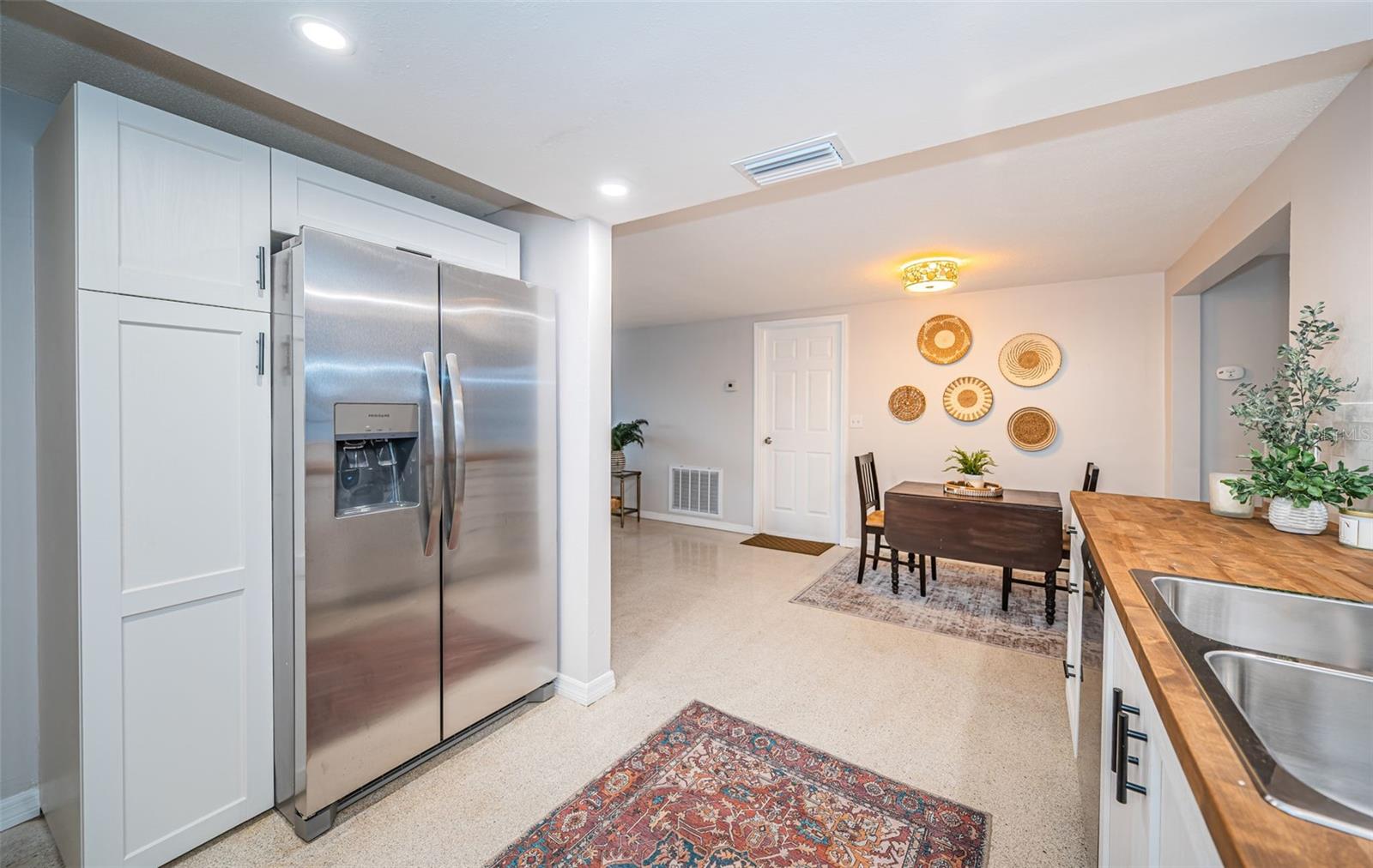 Image 18 of 45 For 12904 College Hill Drive