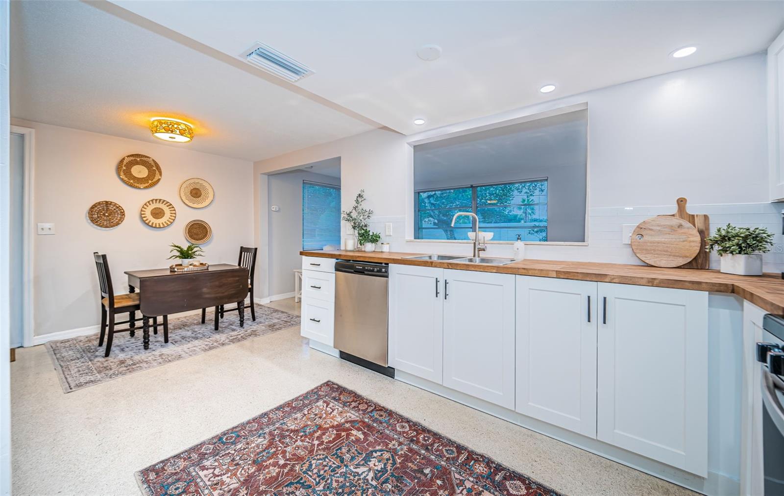 Image 19 of 45 For 12904 College Hill Drive