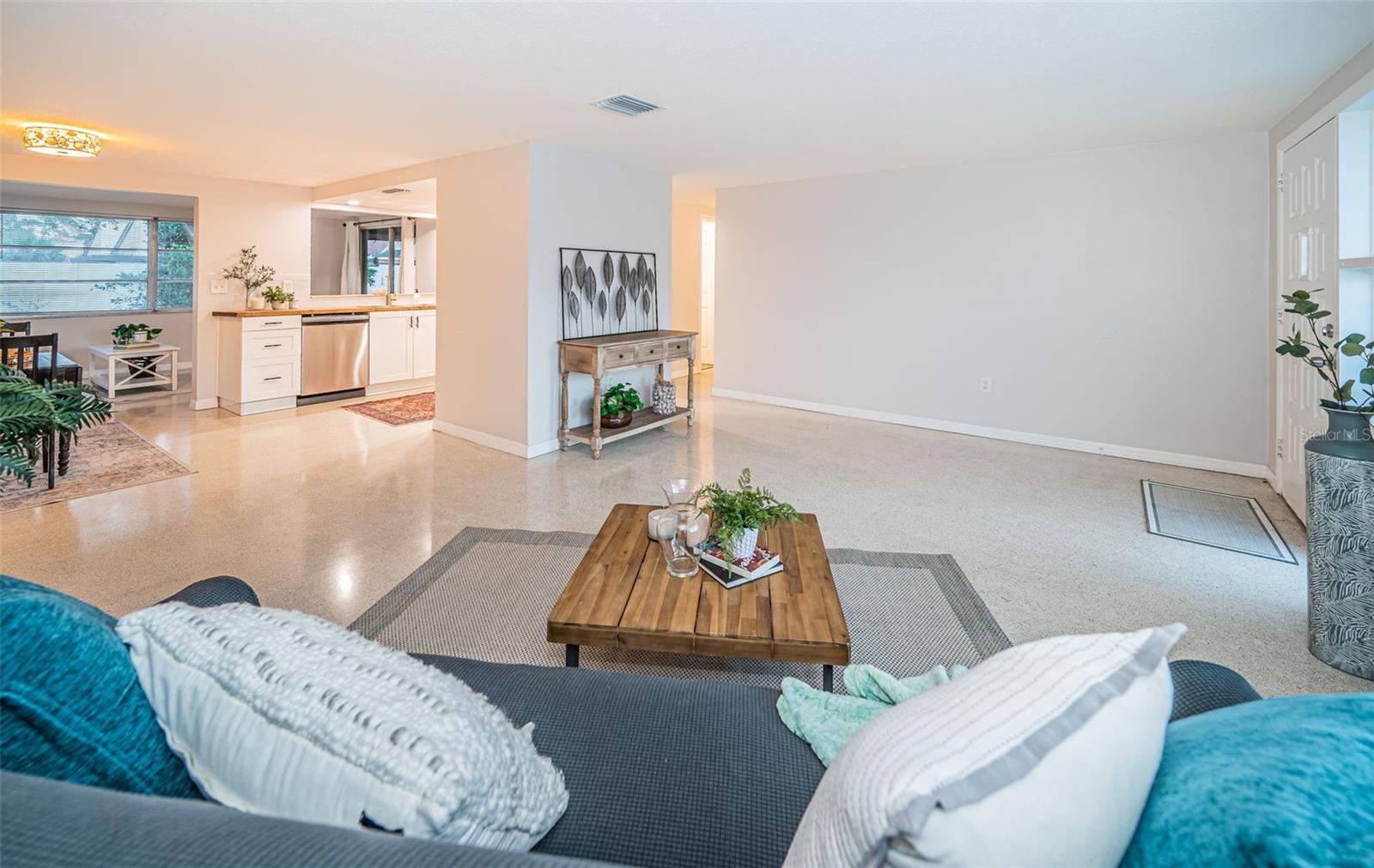 Image 21 of 45 For 12904 College Hill Drive