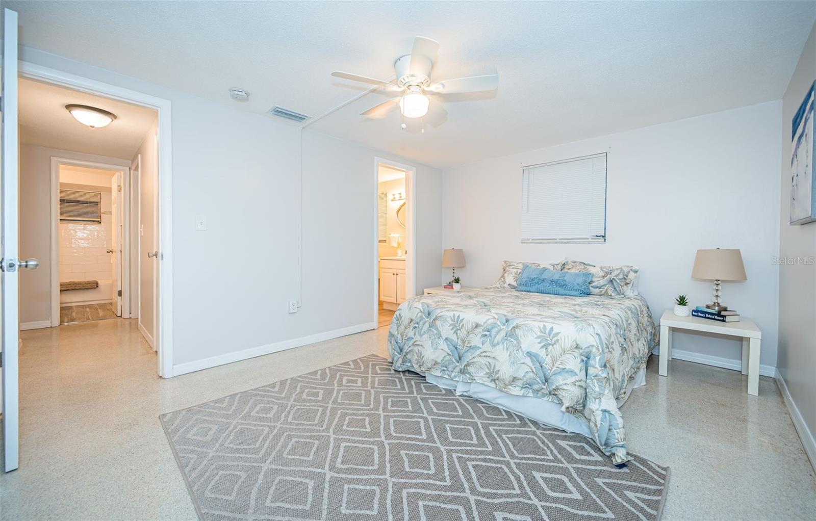 Image 24 of 45 For 12904 College Hill Drive