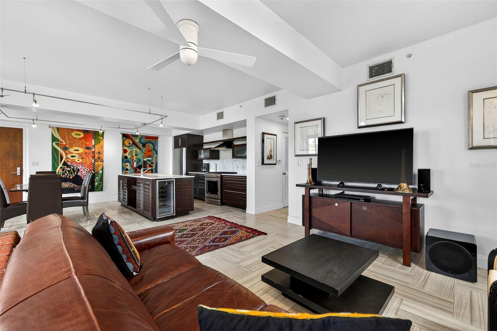 Listing photo id 9 for 405 Central Avenue 600