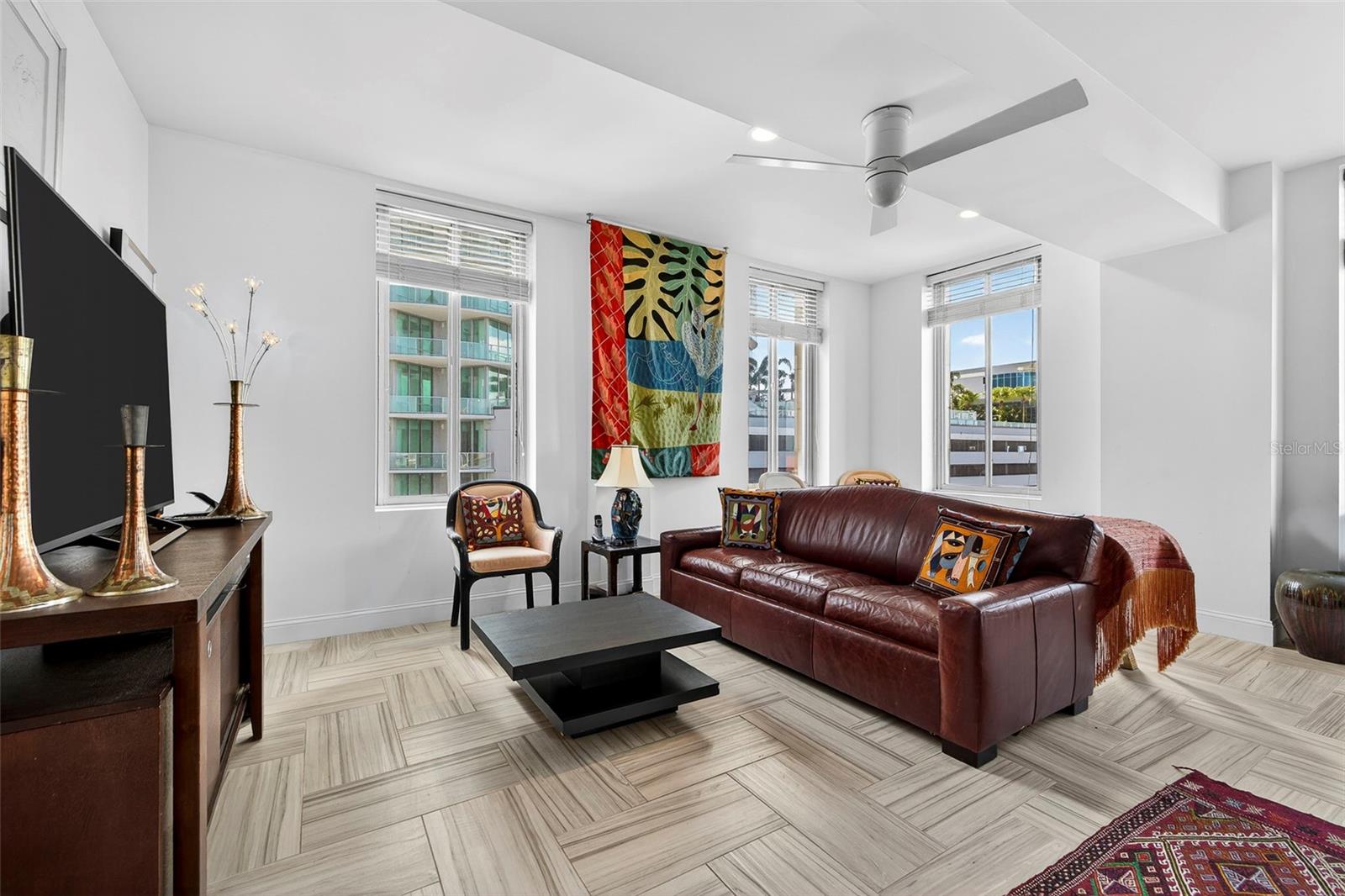 Listing photo id 10 for 405 Central Avenue 600