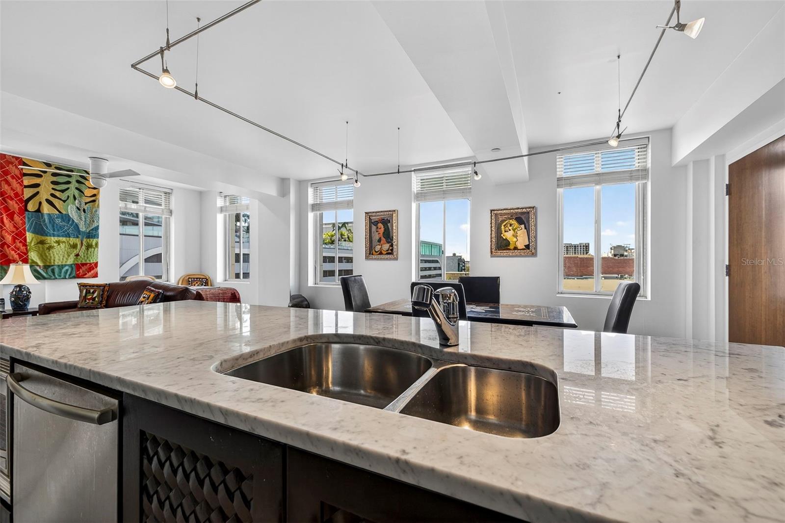 Listing photo id 12 for 405 Central Avenue 600