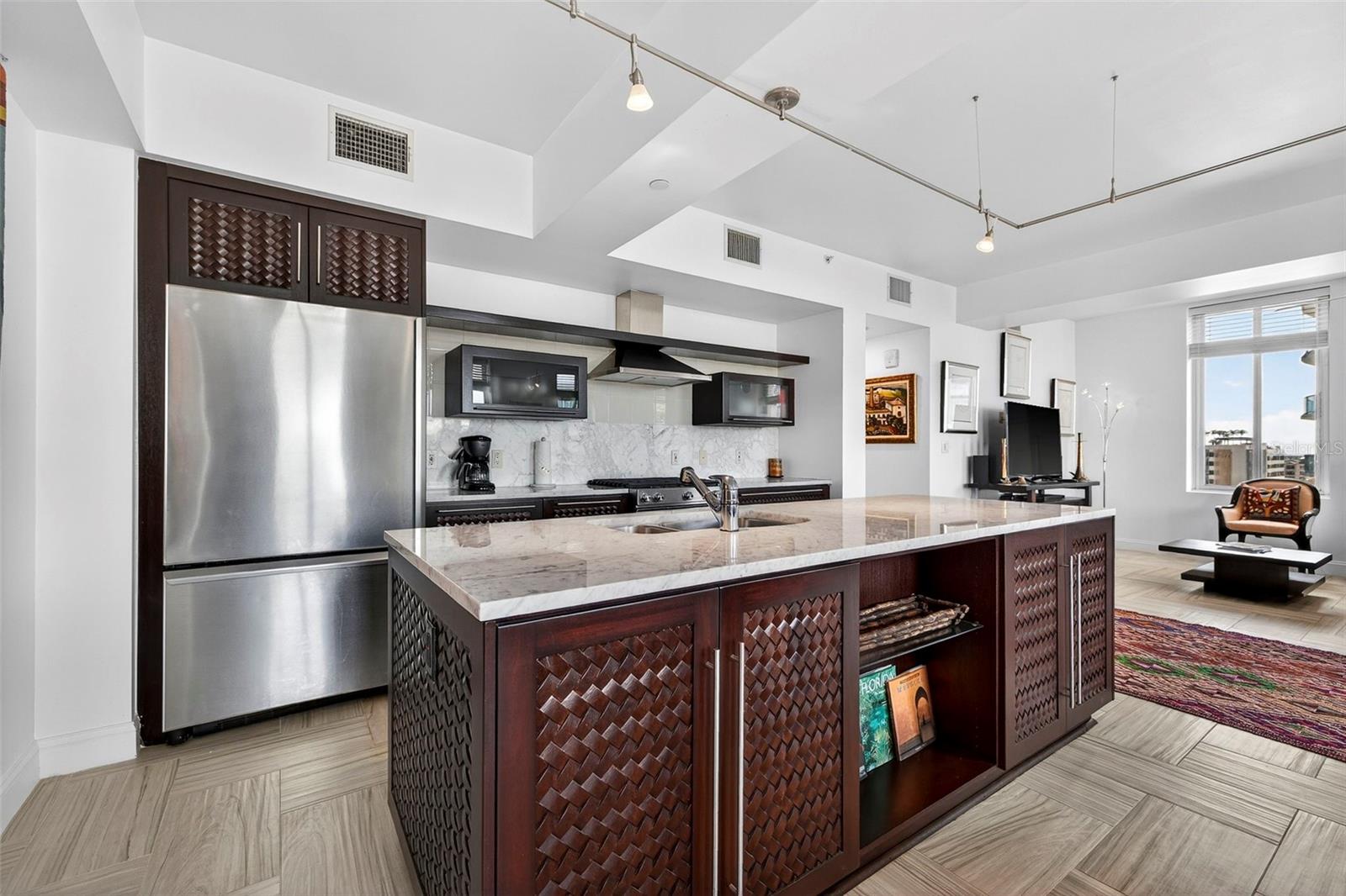 Listing photo id 14 for 405 Central Avenue 600