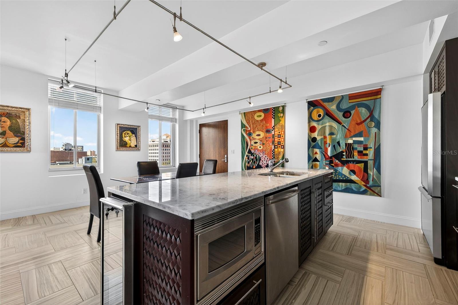 Listing photo id 15 for 405 Central Avenue 600