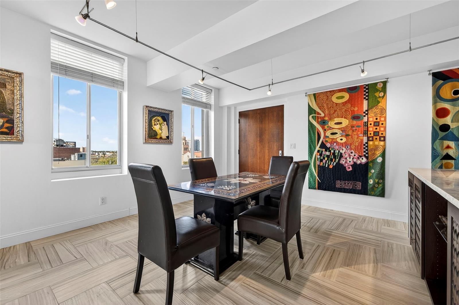 Listing photo id 4 for 405 Central Avenue 600