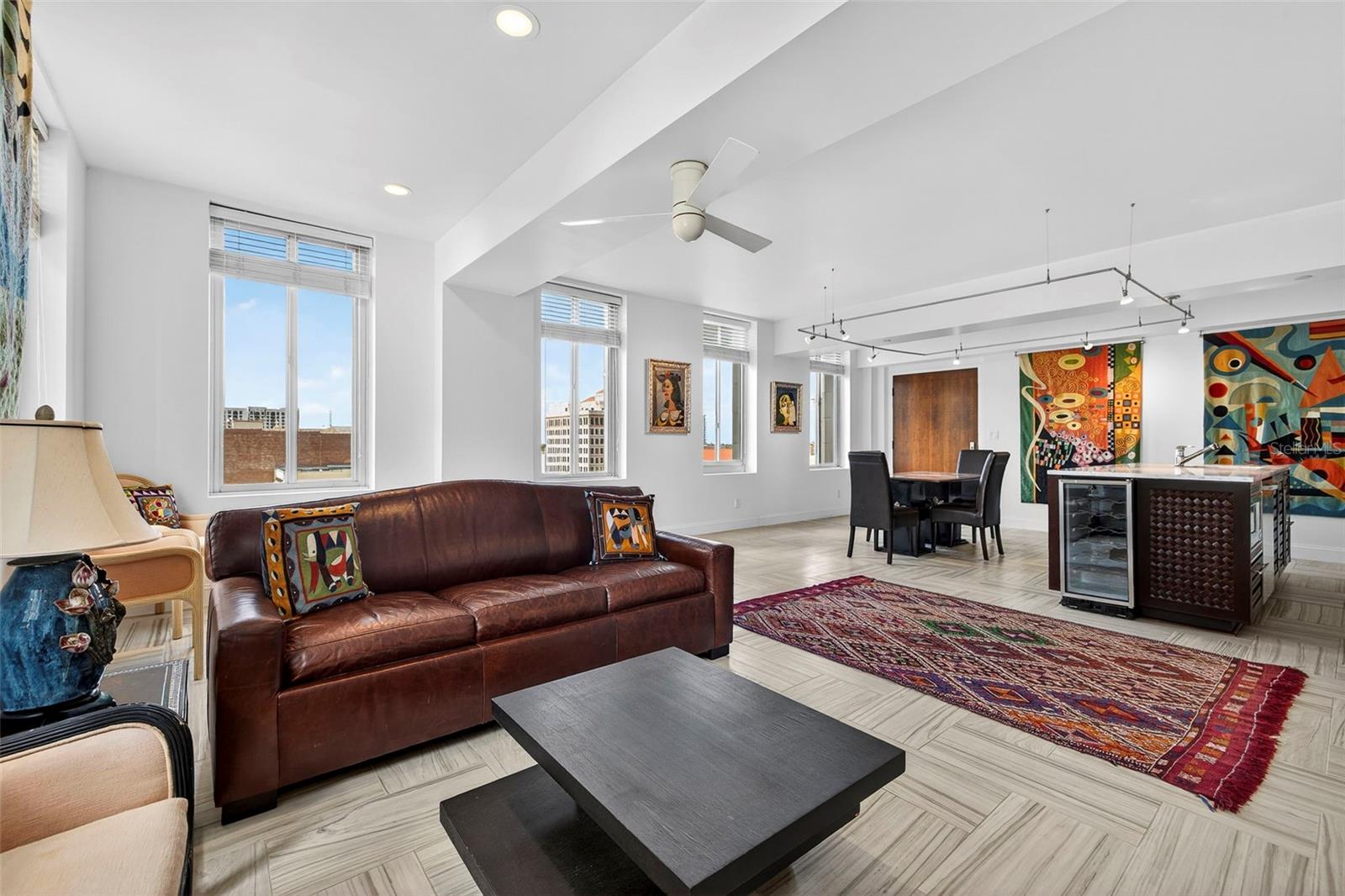 Listing photo id 6 for 405 Central Avenue 600