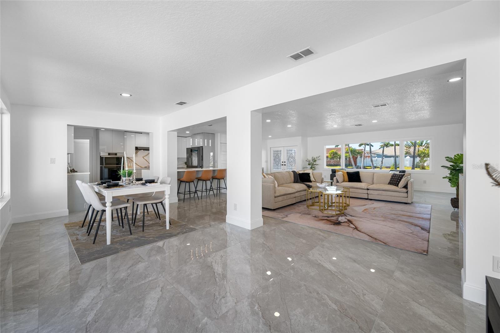 Listing photo id 11 for 7905 9th Avenue S