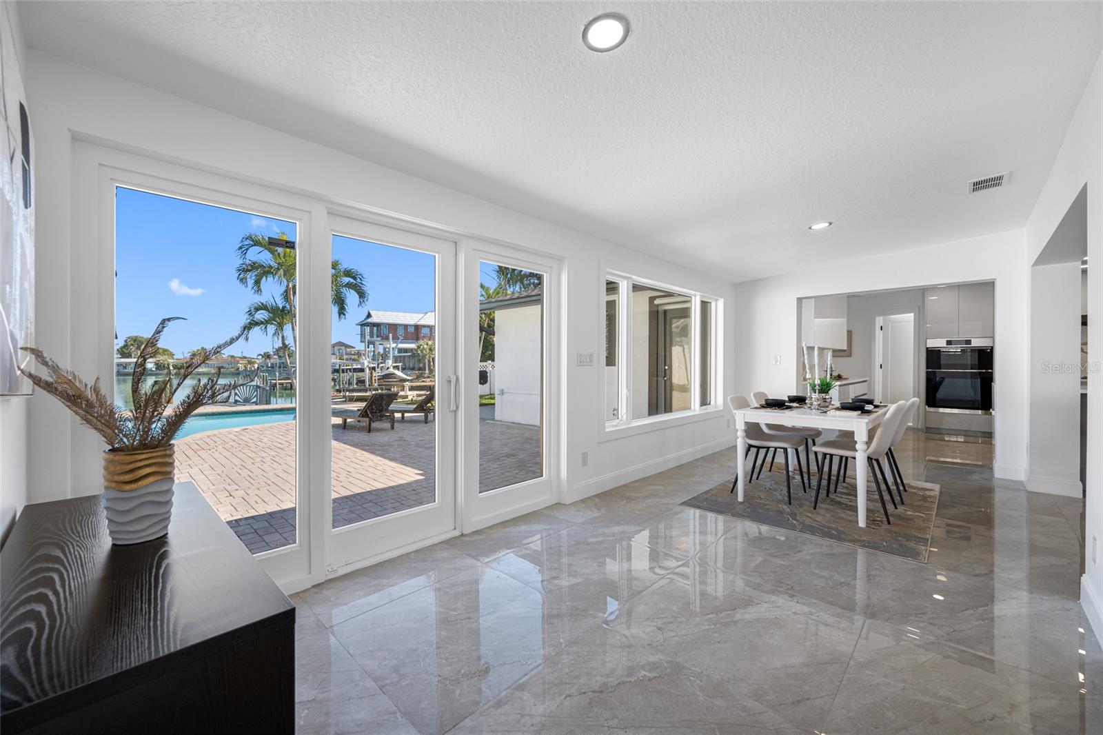 Listing photo id 13 for 7905 9th Avenue S