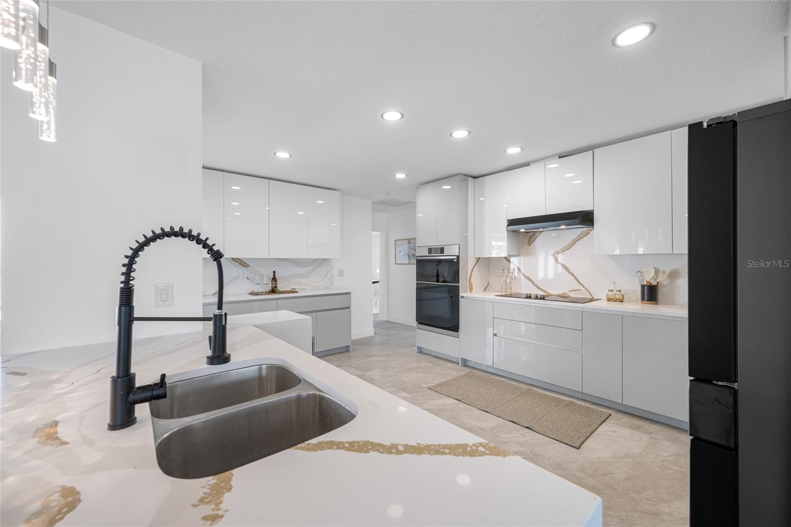 Listing photo id 19 for 7905 9th Avenue S