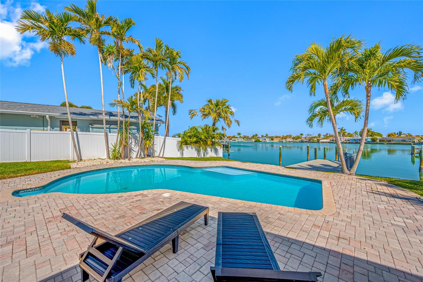 Listing photo id 1 for 7905 9th Avenue S