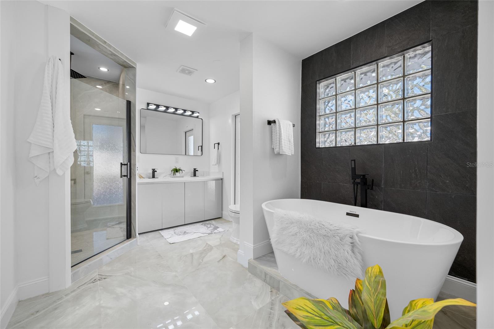 Listing photo id 34 for 7905 9th Avenue S