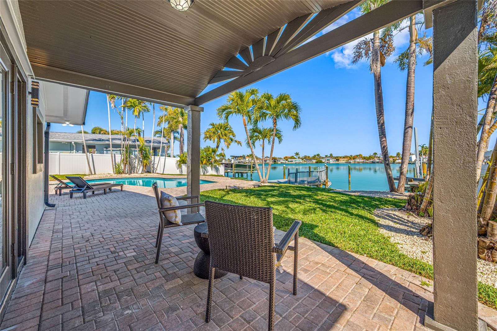 Listing photo id 2 for 7905 9th Avenue S