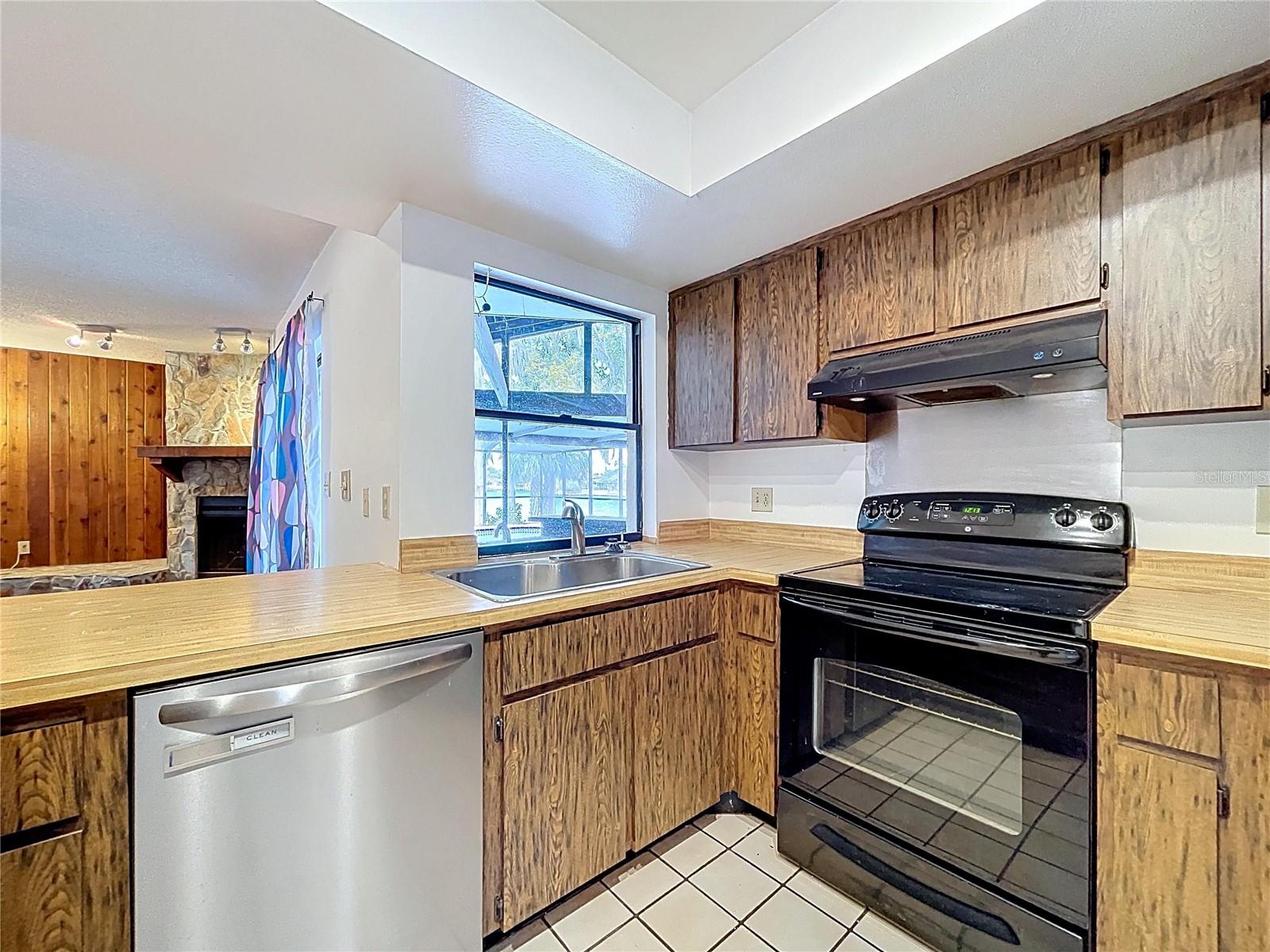 Image 18 of 60 For 23059 Geneva Road