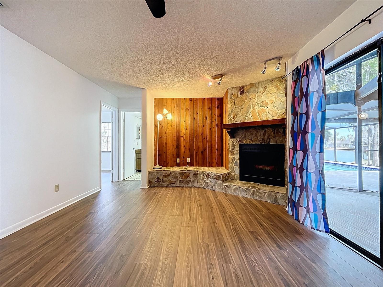 Image 21 of 60 For 23059 Geneva Road