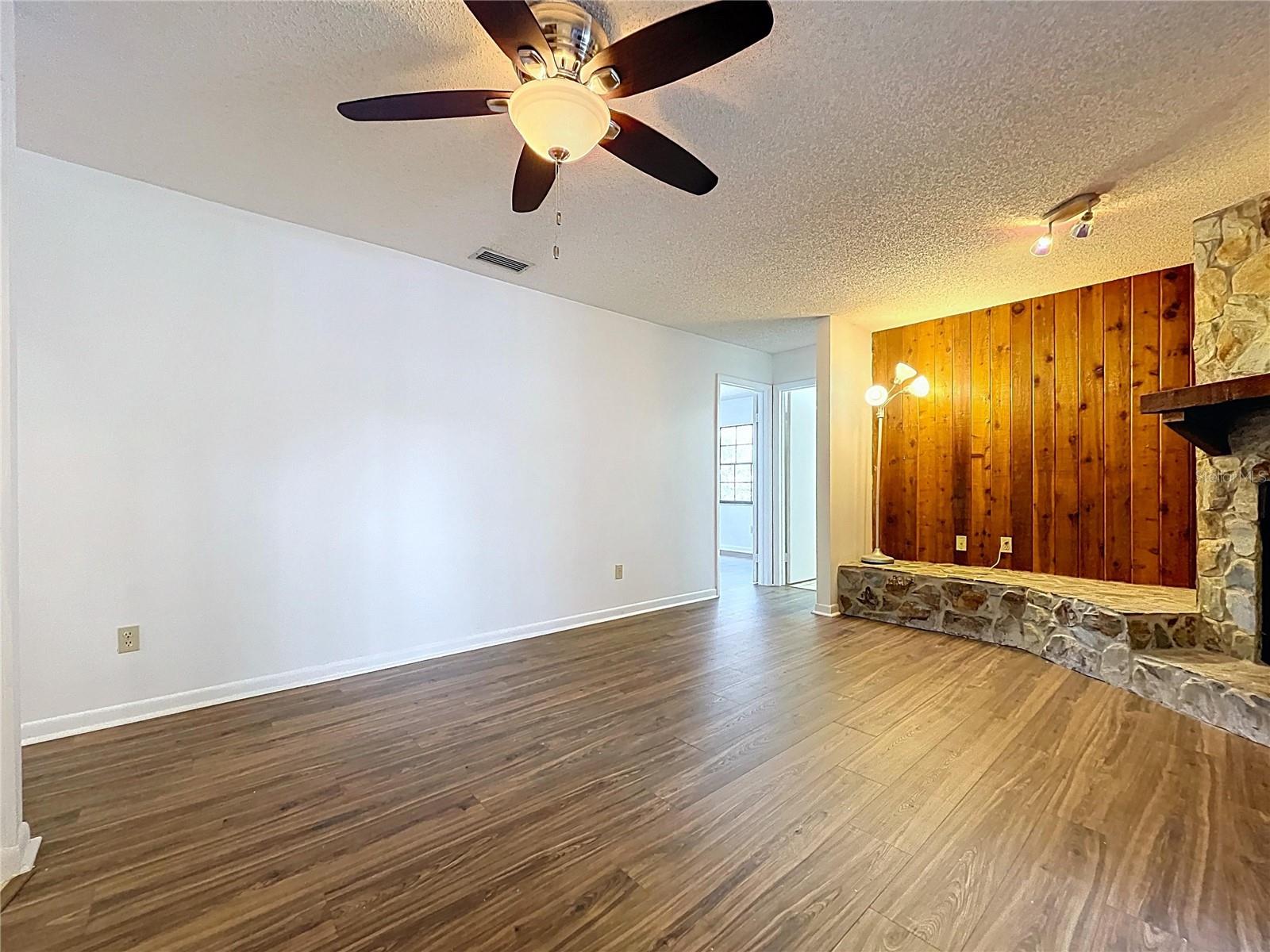 Image 22 of 60 For 23059 Geneva Road