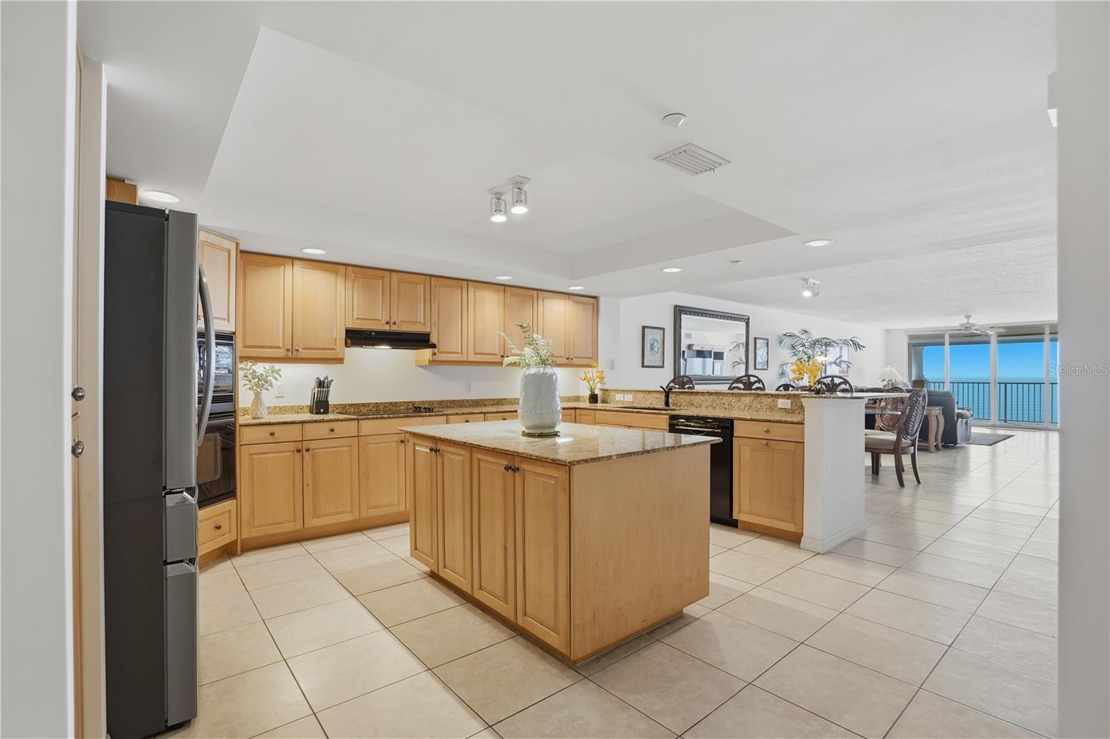 Image 4 of 35 For 16326 Gulf Boulevard 307