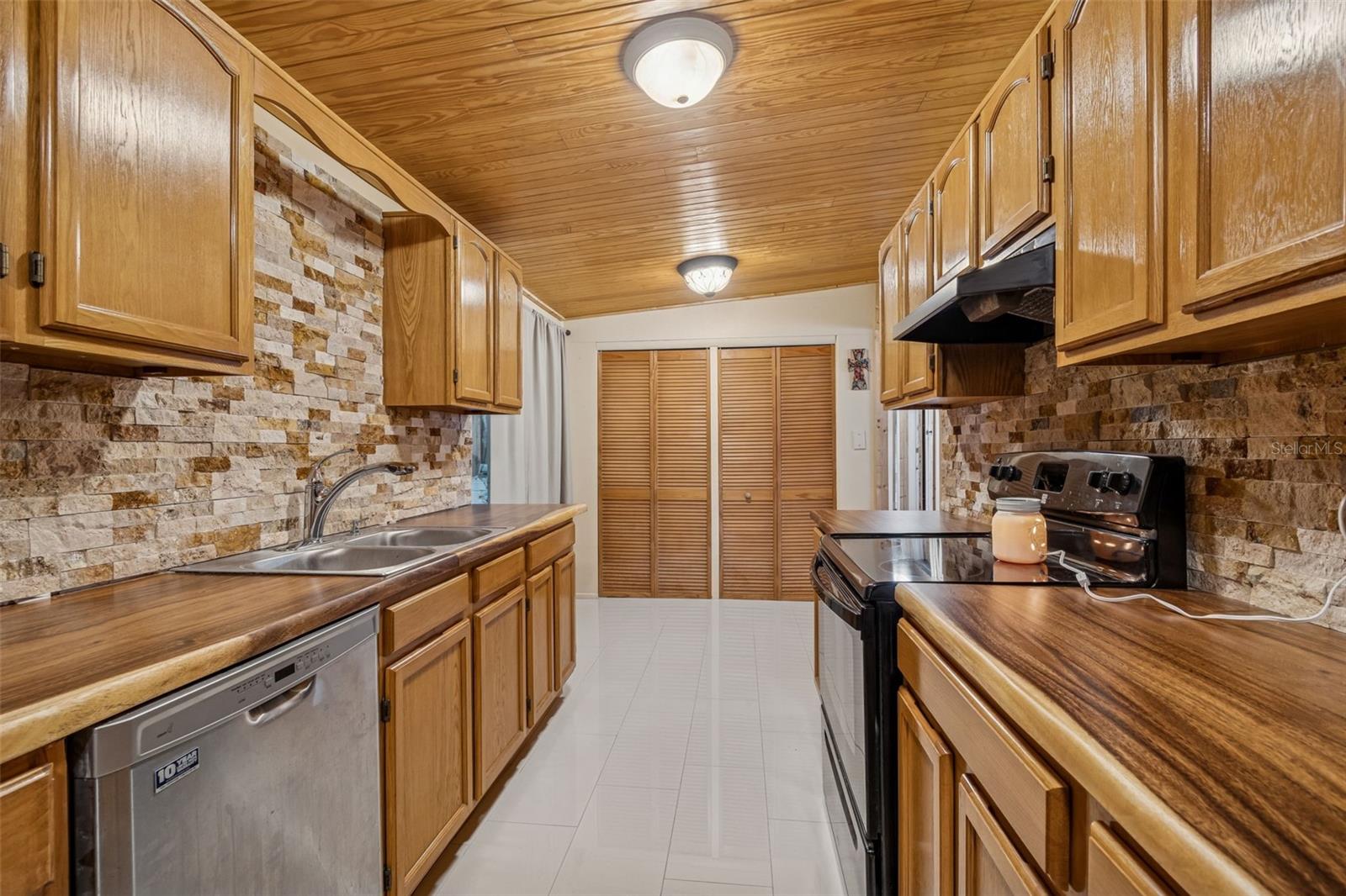 Image 11 of 42 For 5681 94th Terrace N