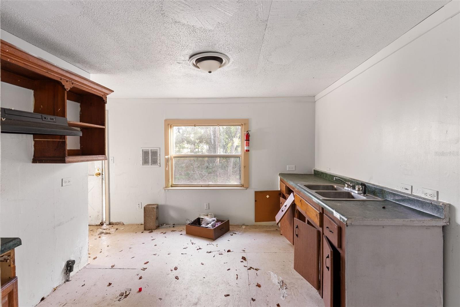 Image 11 of 39 For 14139 148th Avenue