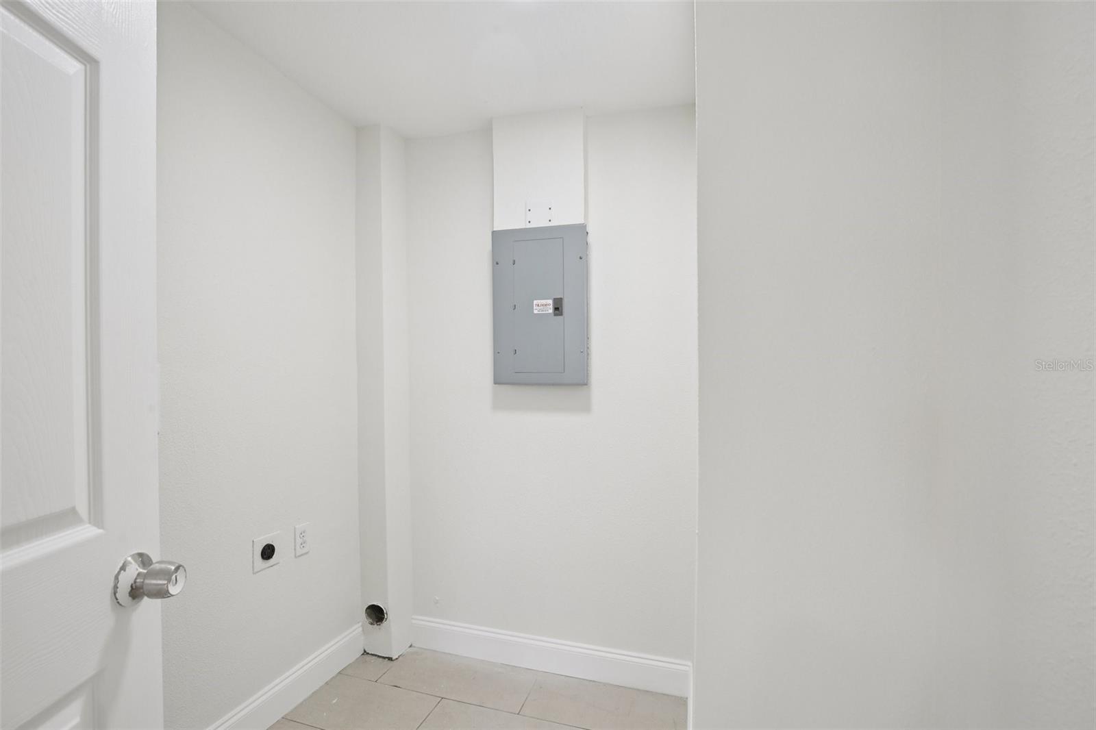 Image 21 of 27 For 3808 Coral Drive