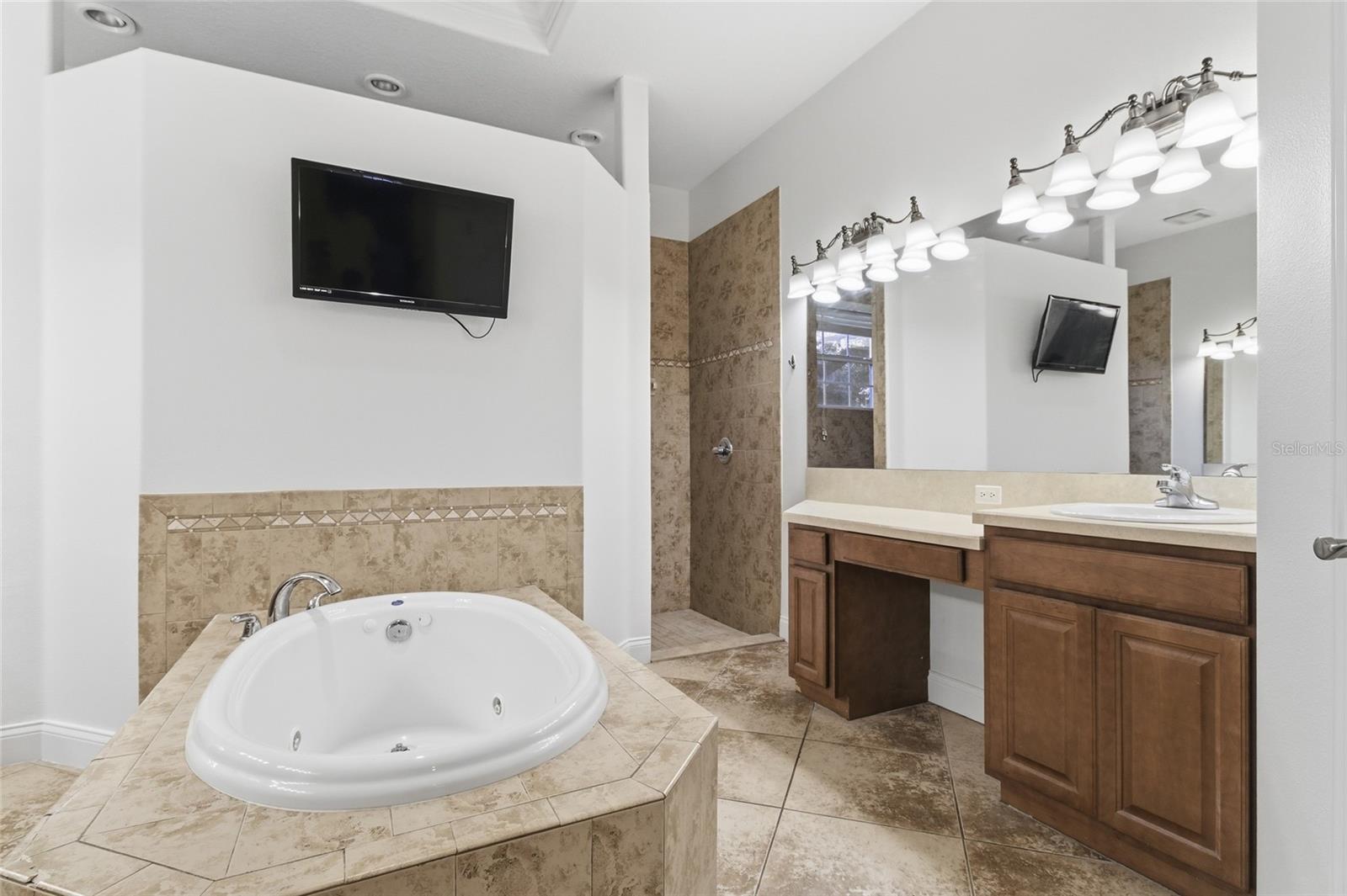 Image 12 of 33 For 2514 Martucci