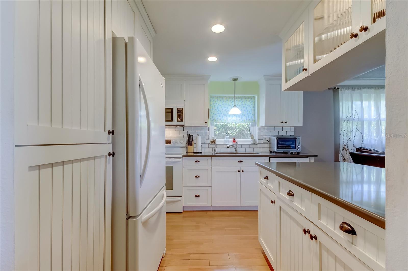 Image 13 of 52 For 3483 7th Avenue Se