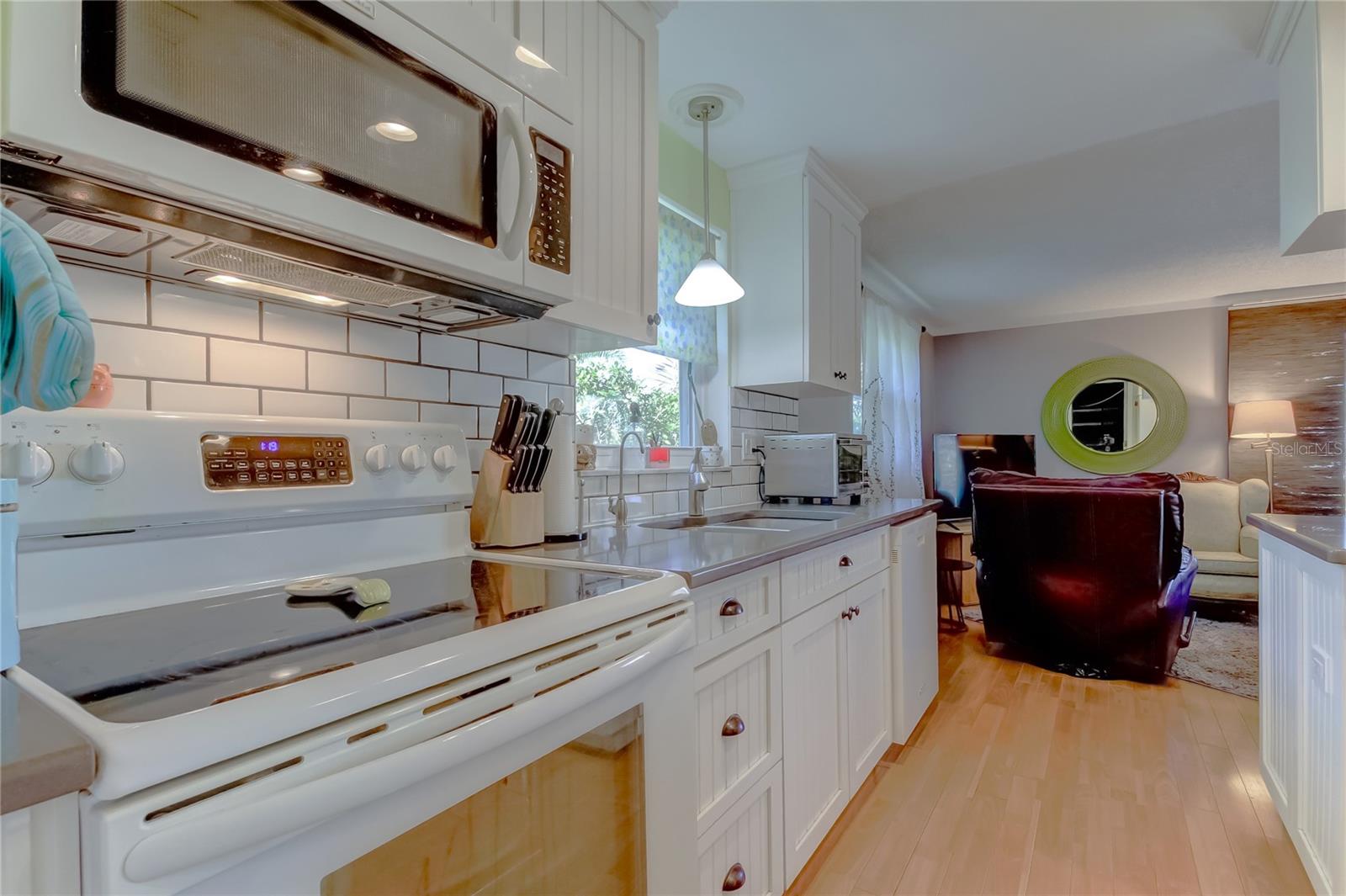 Image 16 of 52 For 3483 7th Avenue Se