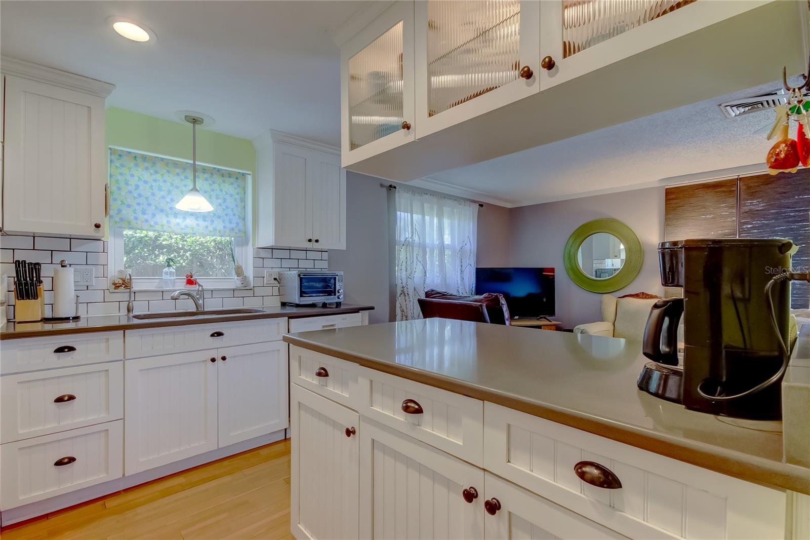 Image 18 of 52 For 3483 7th Avenue Se