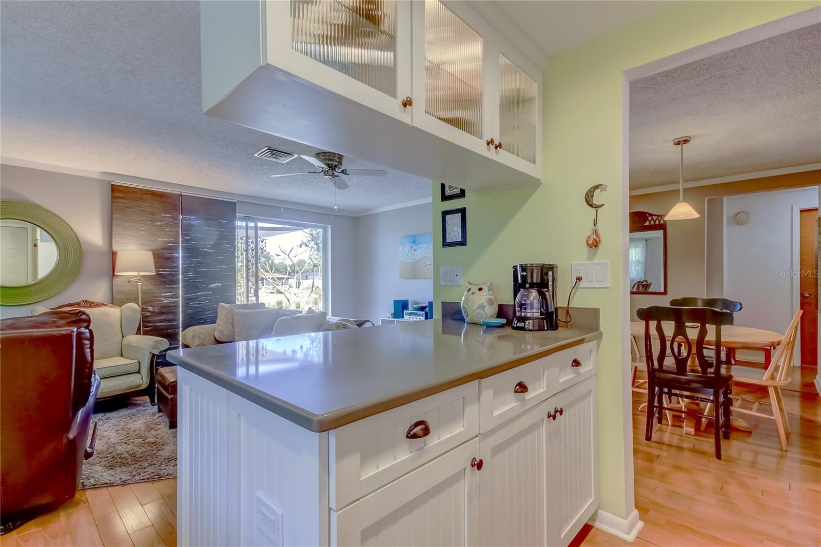 Image 19 of 52 For 3483 7th Avenue Se