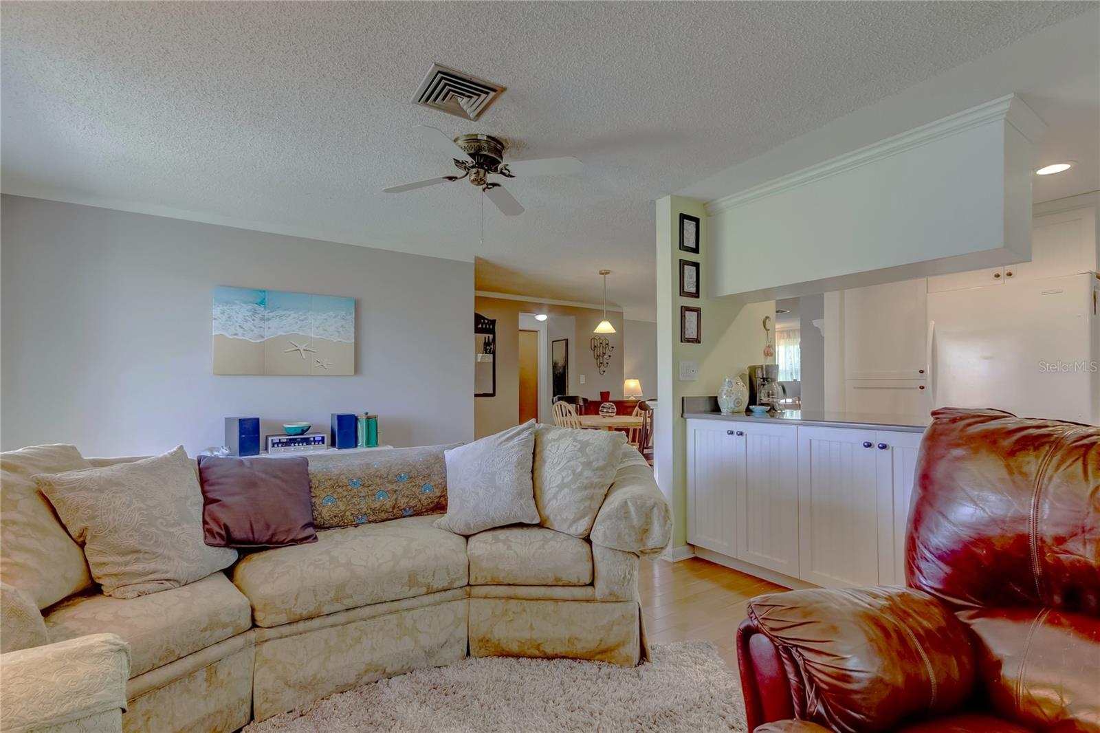 Image 23 of 52 For 3483 7th Avenue Se