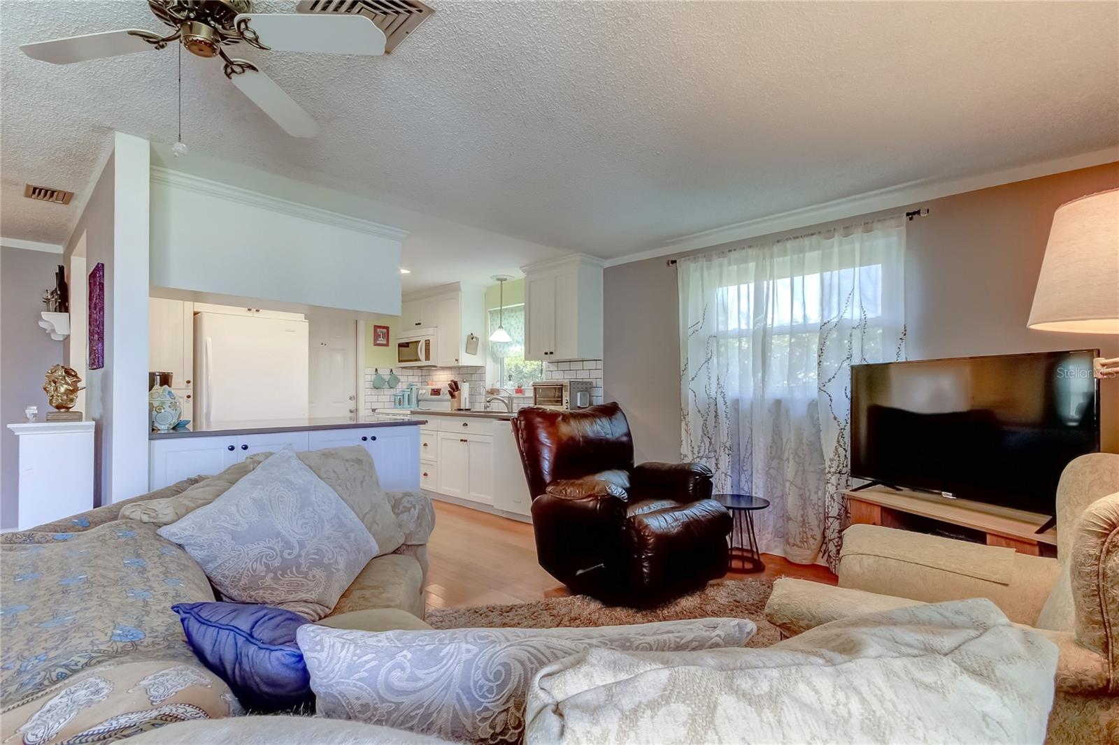 Image 25 of 52 For 3483 7th Avenue Se