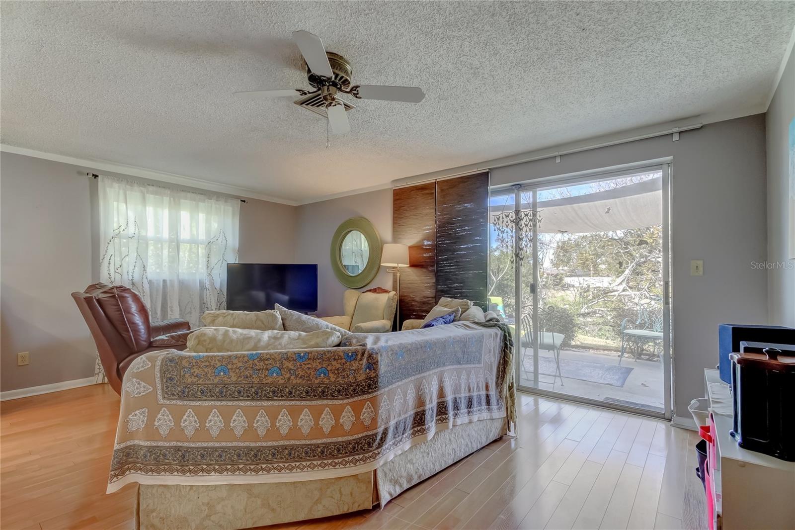 Image 26 of 52 For 3483 7th Avenue Se