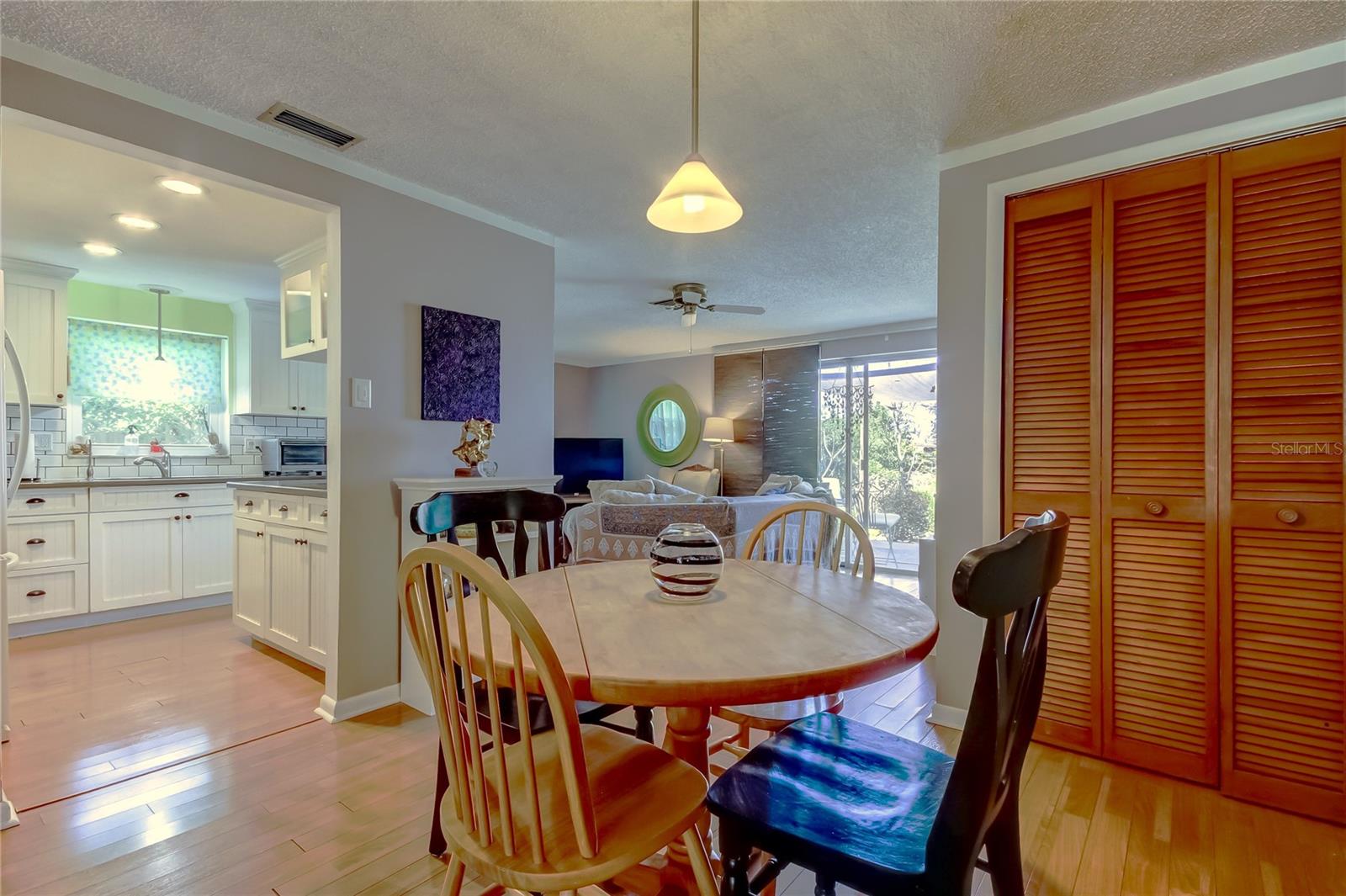 Image 9 of 52 For 3483 7th Avenue Se