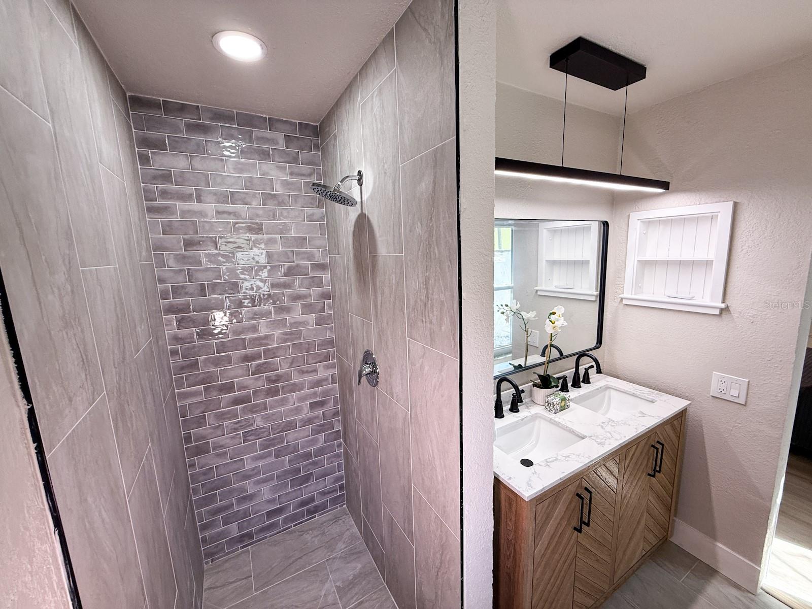 Image 11 of 27 For 1470 Serpentine Drive S