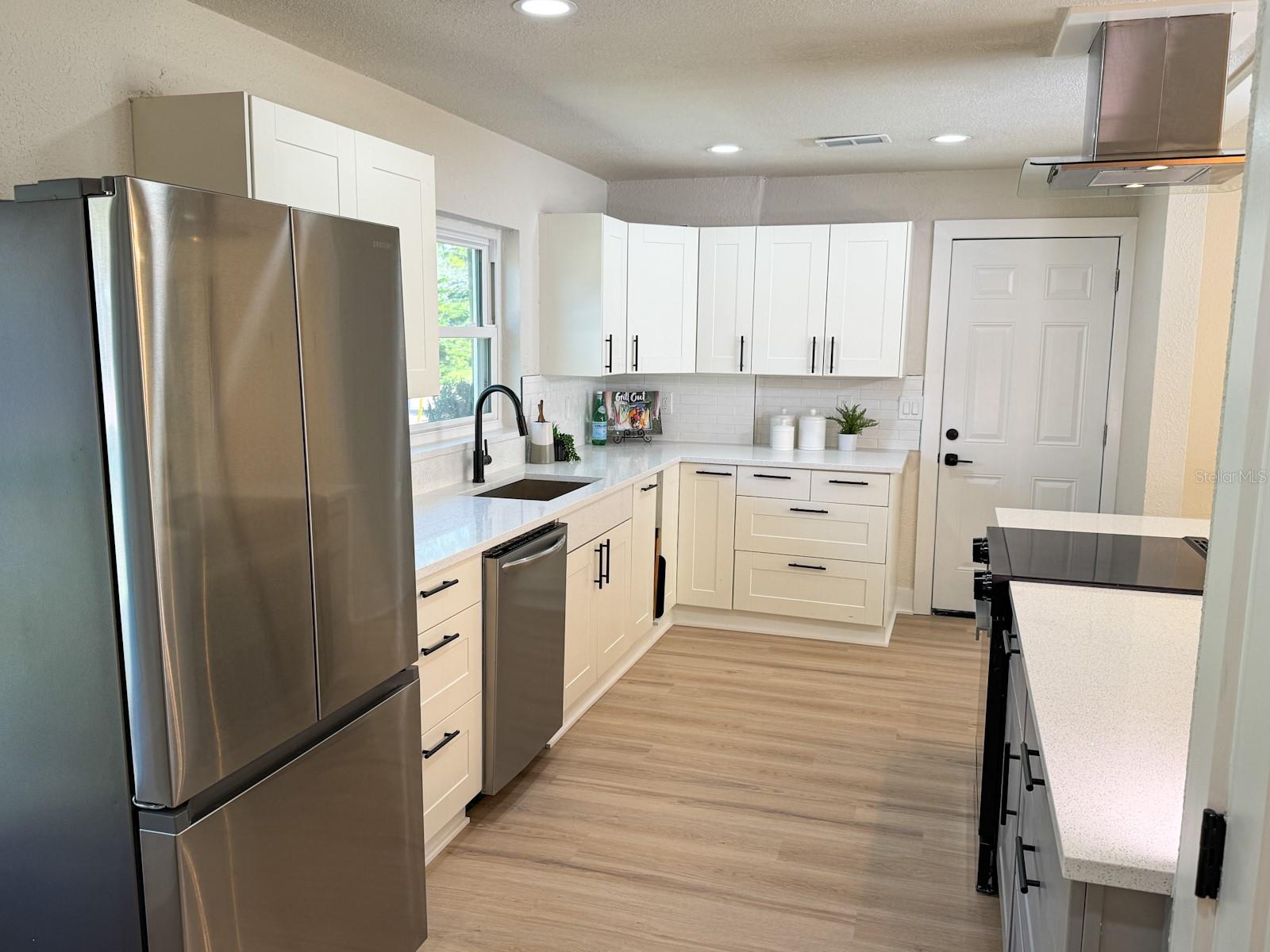 Image 4 of 27 For 1470 Serpentine Drive S