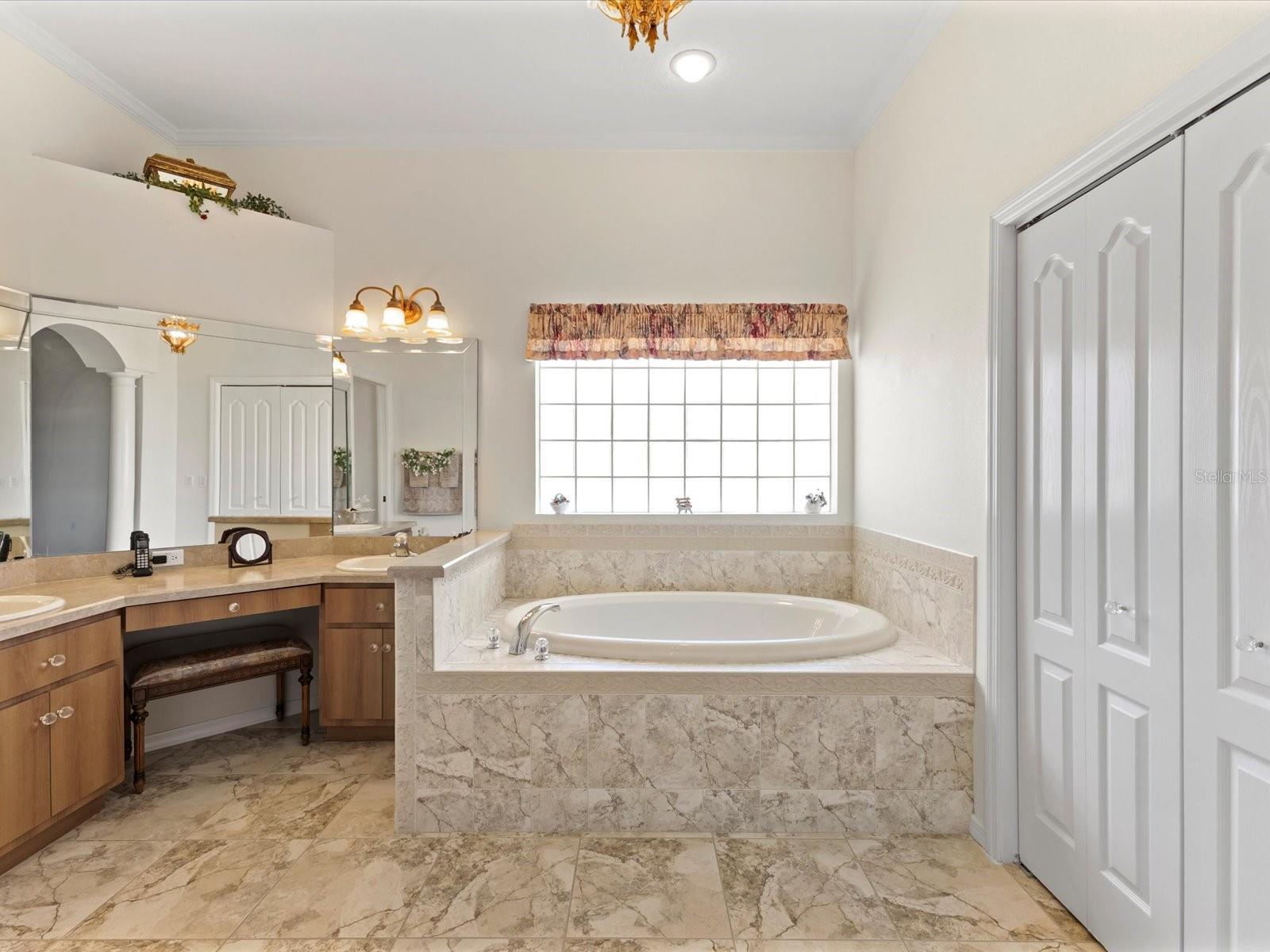 Image 18 of 60 For 13417 Whitehaven Court