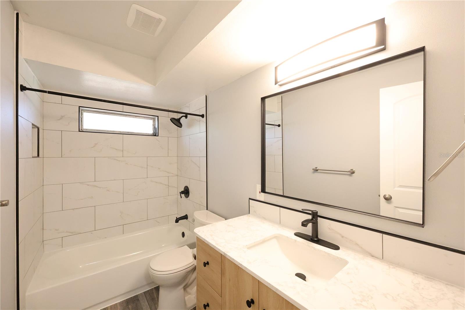 Image 14 of 19 For 2272 16th Avenue Sw C