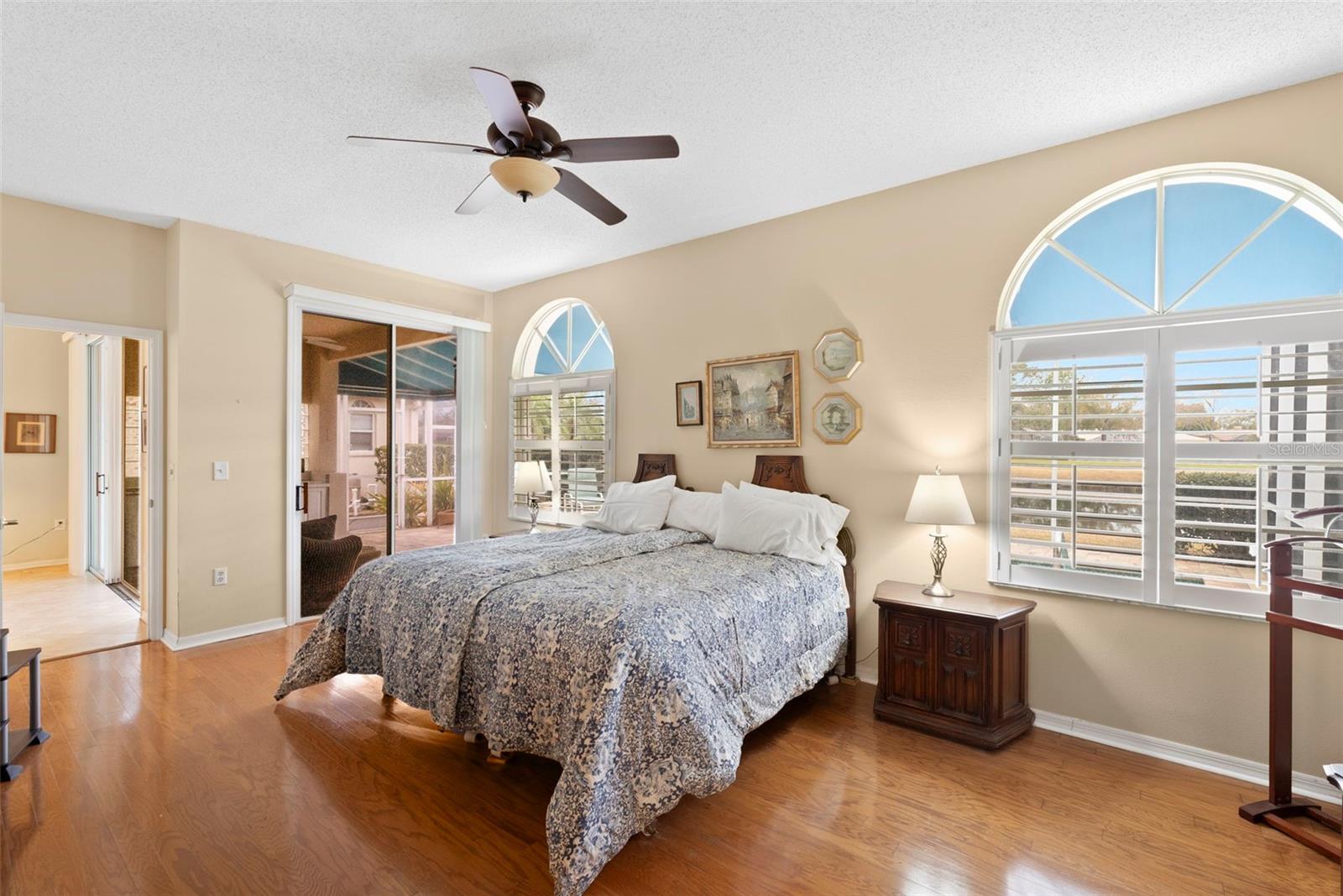 Listing photo id 13 for 1040 Dartford Drive