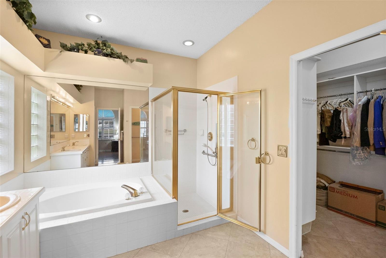 Listing photo id 14 for 1040 Dartford Drive