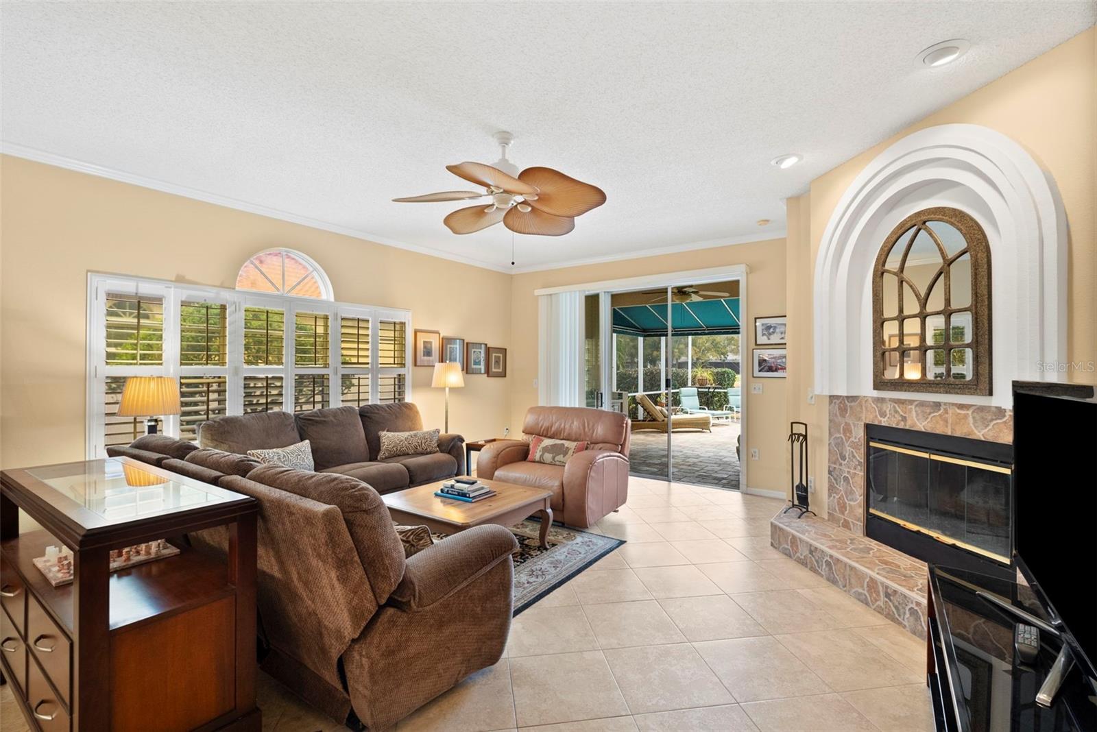 Listing photo id 4 for 1040 Dartford Drive