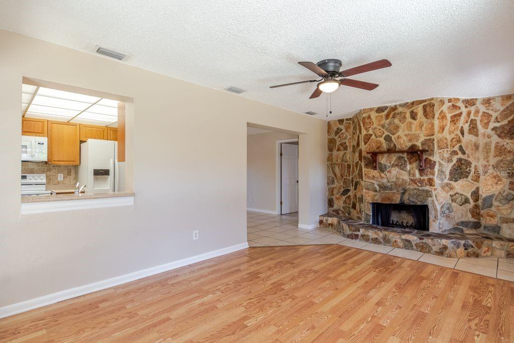 Image 11 of 56 For 709 Lemonwood Drive