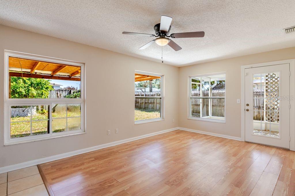 Image 13 of 56 For 709 Lemonwood Drive