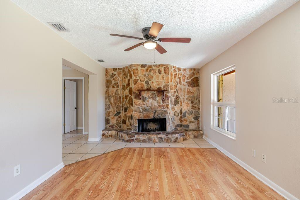 Image 14 of 56 For 709 Lemonwood Drive