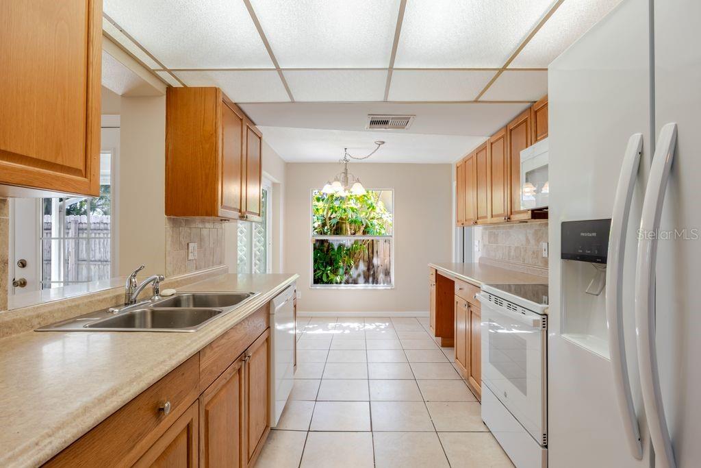 Image 15 of 56 For 709 Lemonwood Drive