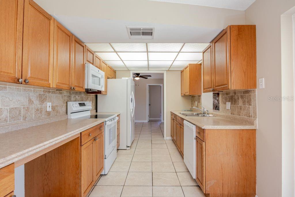 Image 16 of 56 For 709 Lemonwood Drive