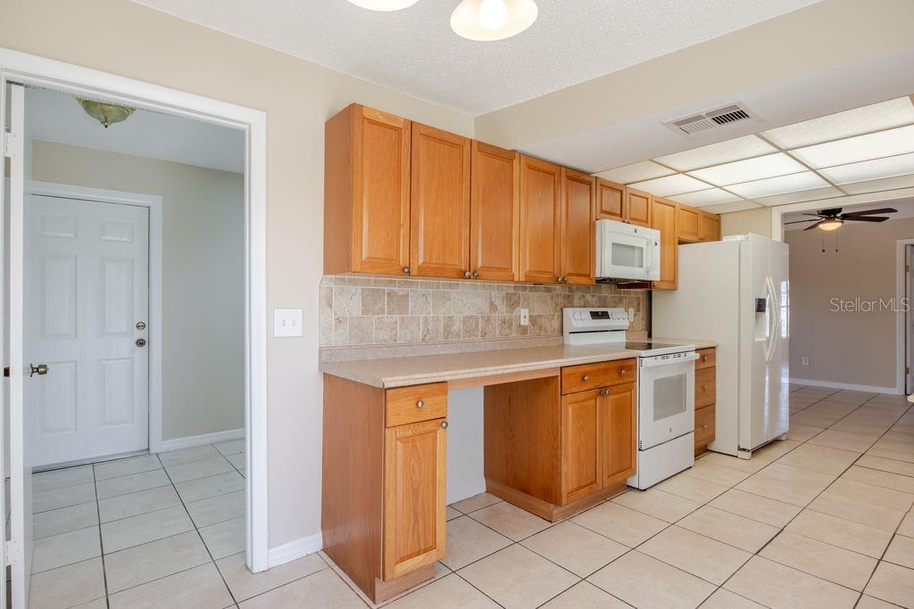 Image 18 of 56 For 709 Lemonwood Drive