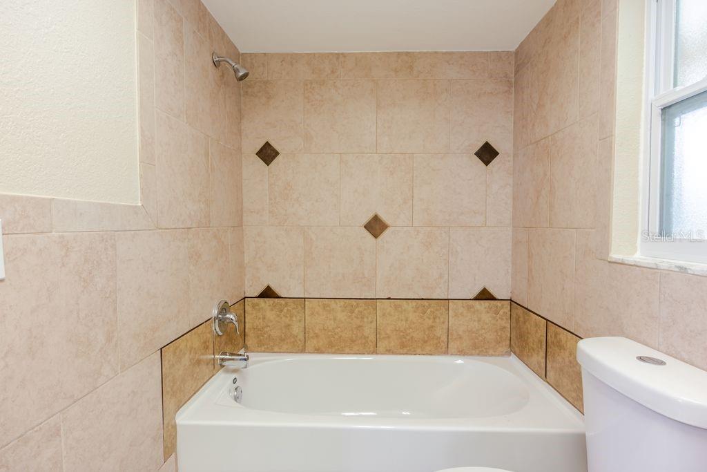 Image 23 of 56 For 709 Lemonwood Drive