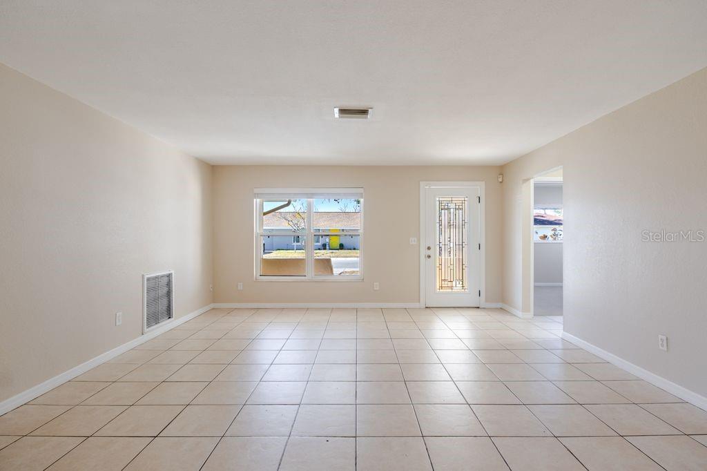 Image 4 of 56 For 709 Lemonwood Drive