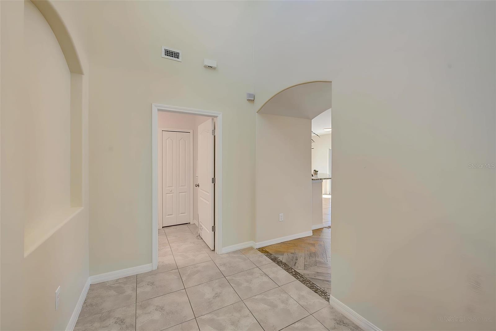 Image 5 of 41 For 1902 Hawks View Drive