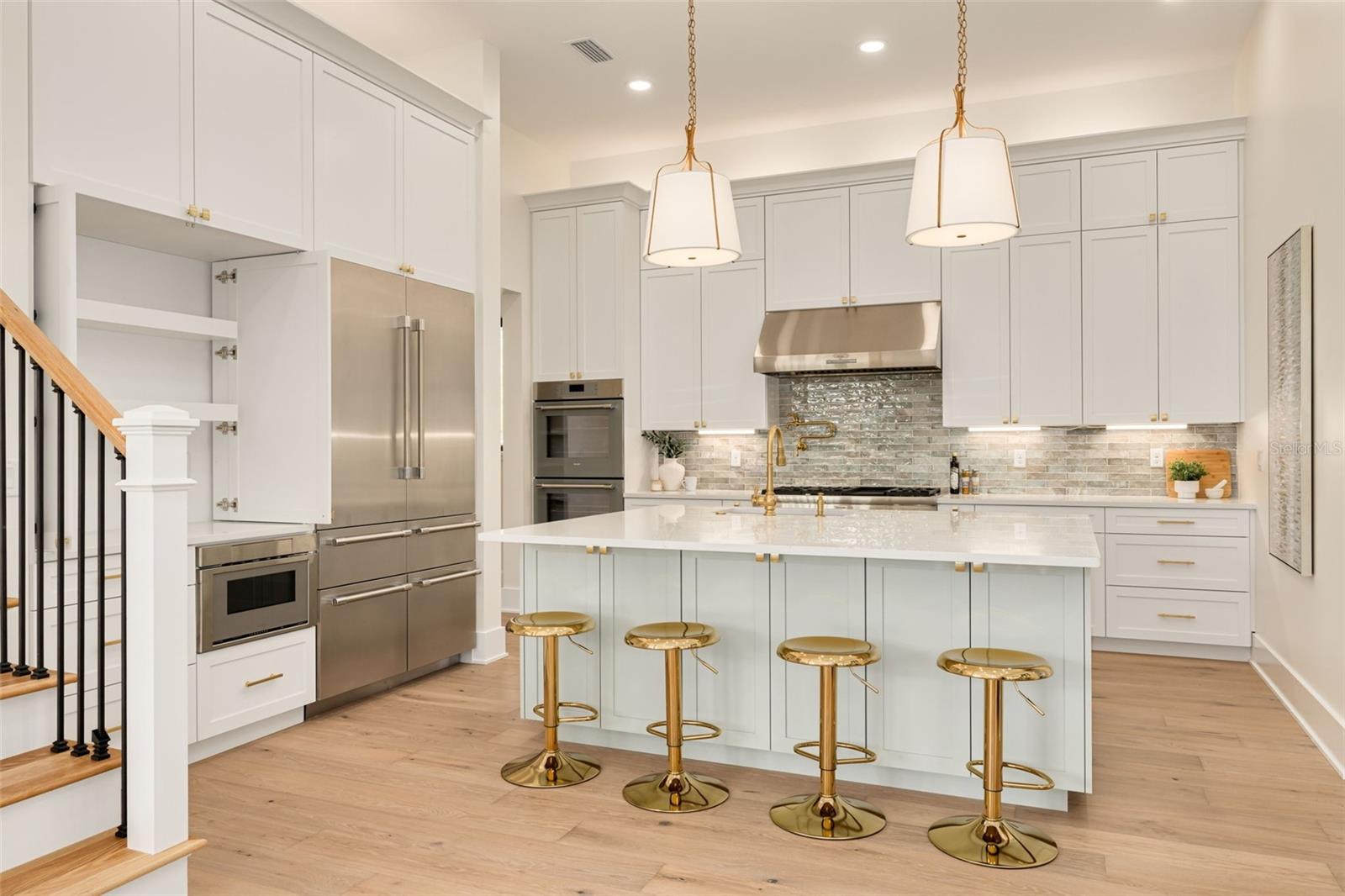 Image 13 of 68 For 519 Davis Boulevard